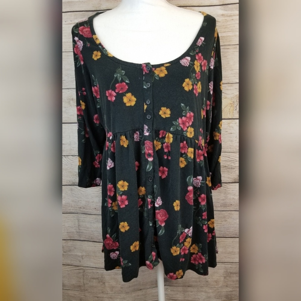 Torrid | black with flowers Sz 2